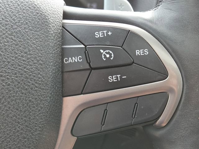 Used 2017 Jeep Grand Cherokee Altitude AWD/4WD image 11