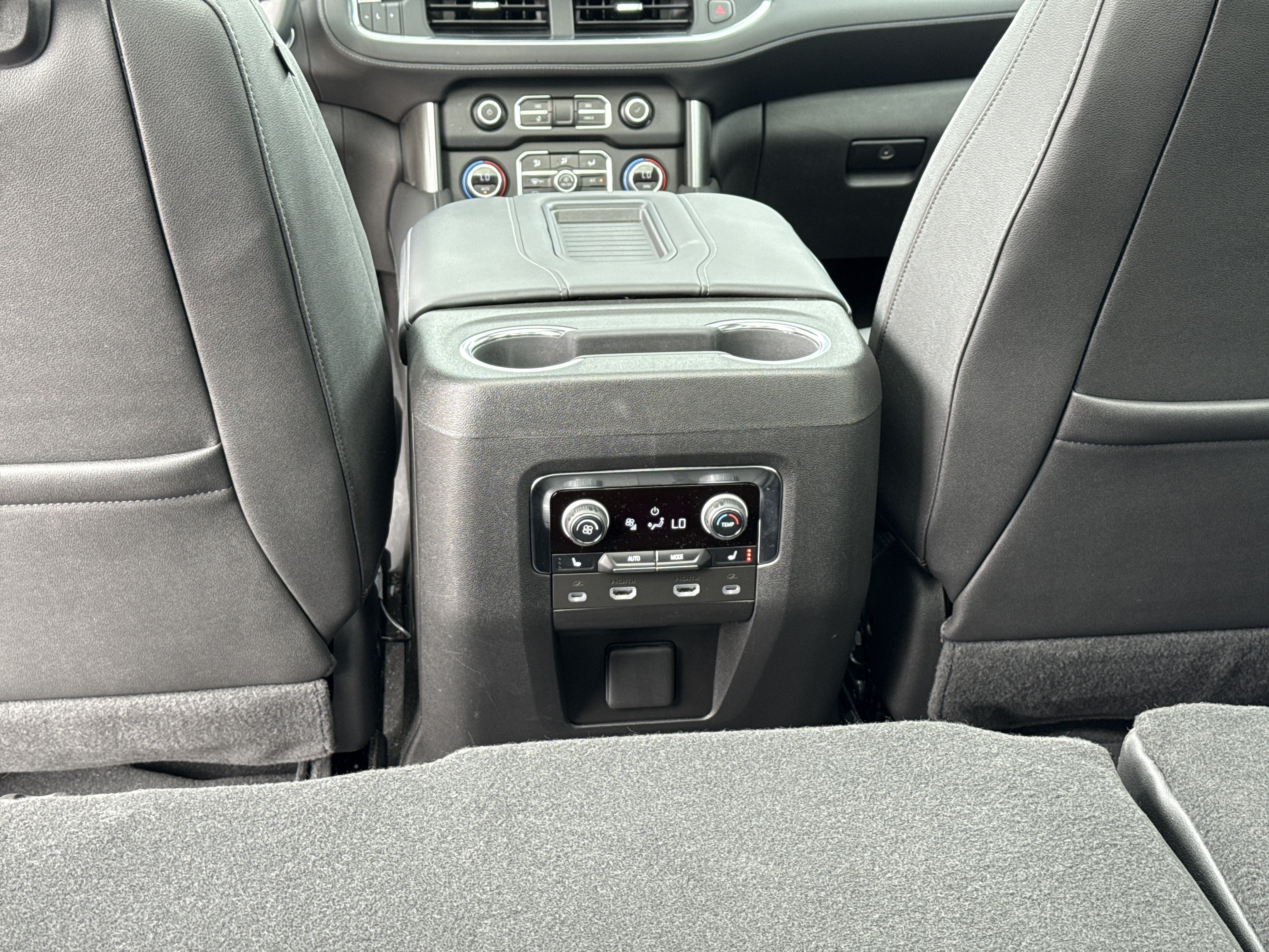 Used 2024 Chevrolet Tahoe Z71 w/ Luxury Package AWD/4WD image 32
