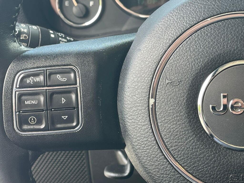 Used 2018 Jeep Wrangler Unlimited Rubicon w/ Cold Weather Group AWD/4WD image 15