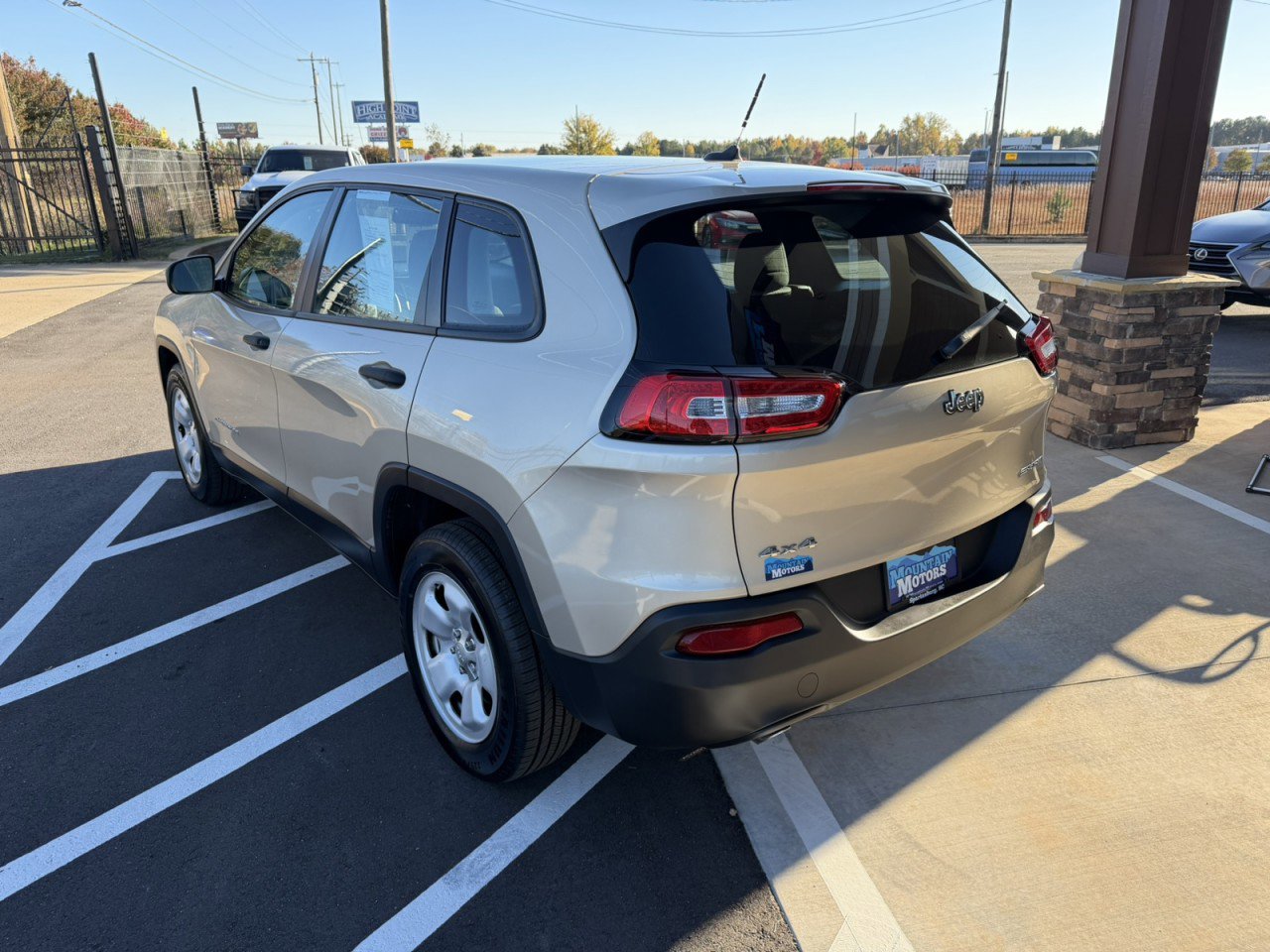 Used 2014 Jeep Cherokee Sport w/ Cold Weather Group image 4