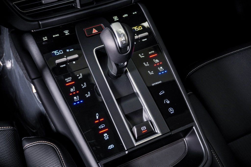 New 2026 Porsche Macan GTS image 24