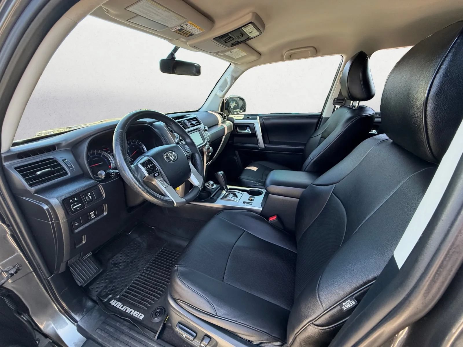 Used 2018 Toyota 4Runner SR5 AWD/4WD image 11