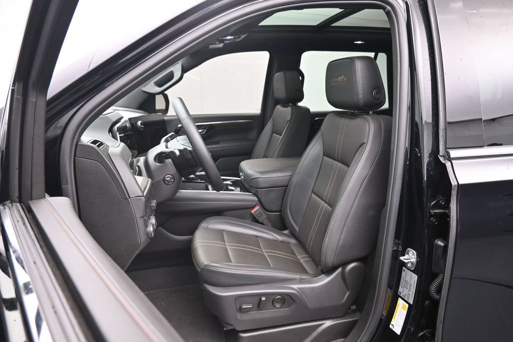 Used 2025 Chevrolet Tahoe High Country AWD/4WD image 20