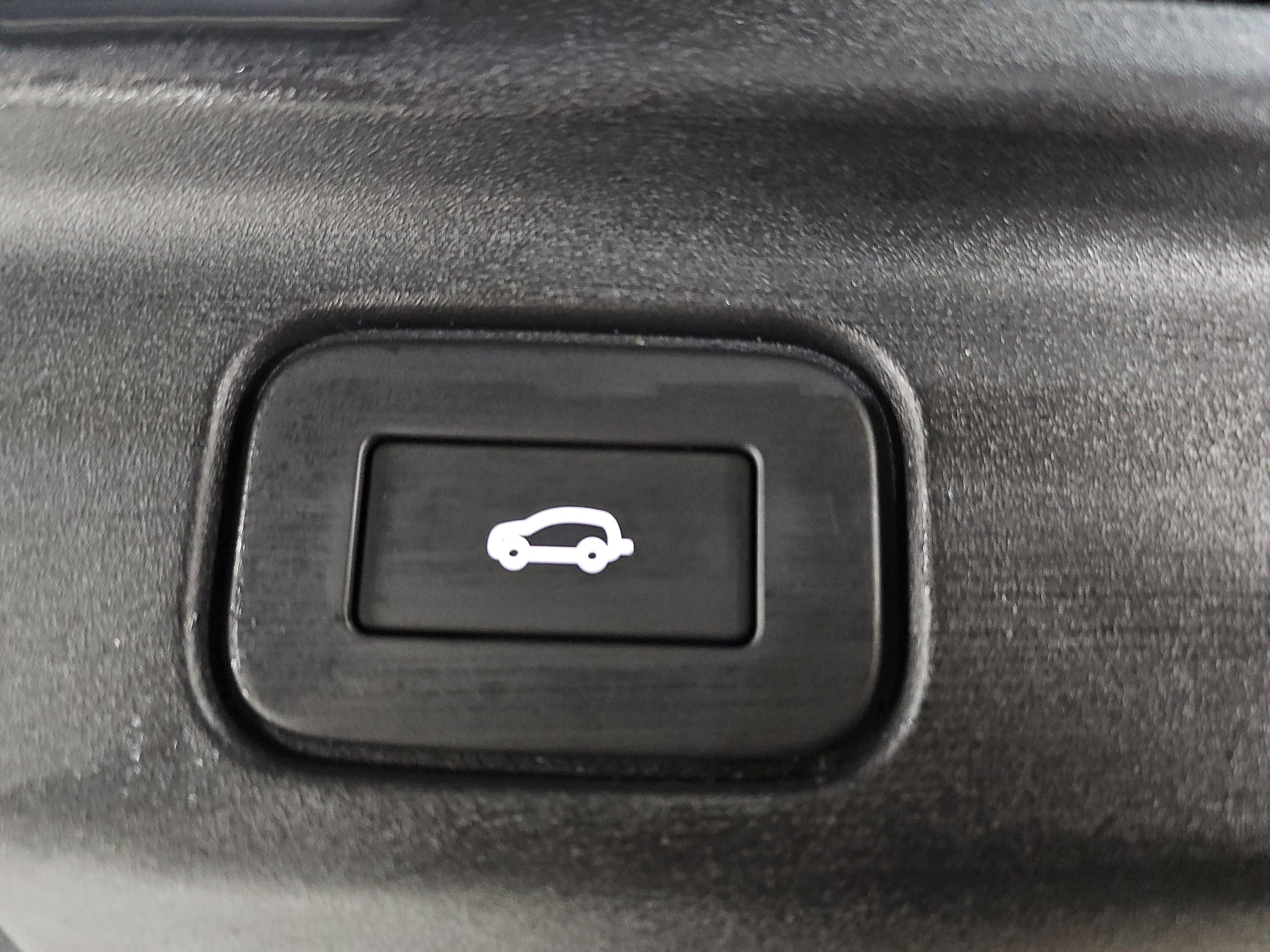 Used 2025 Land Rover Range Rover SE image 13