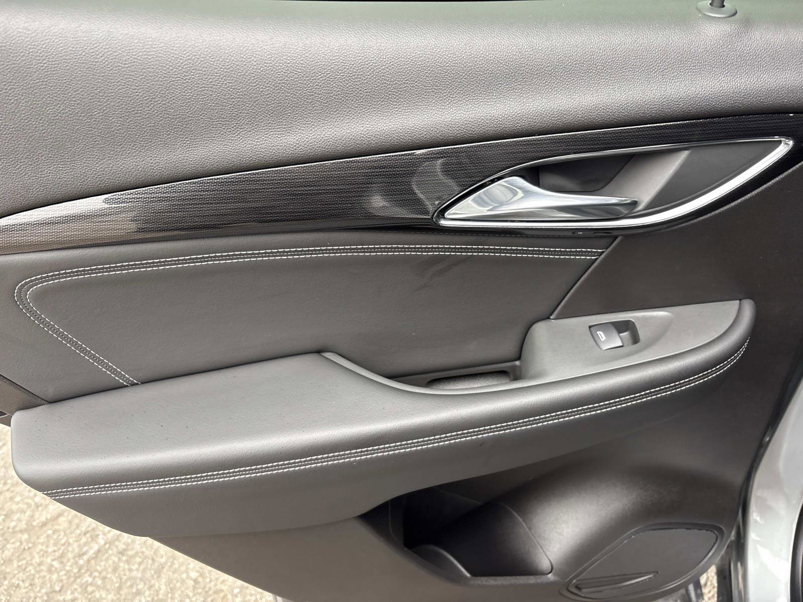 Certified 2023 Buick Envision Essence image 30