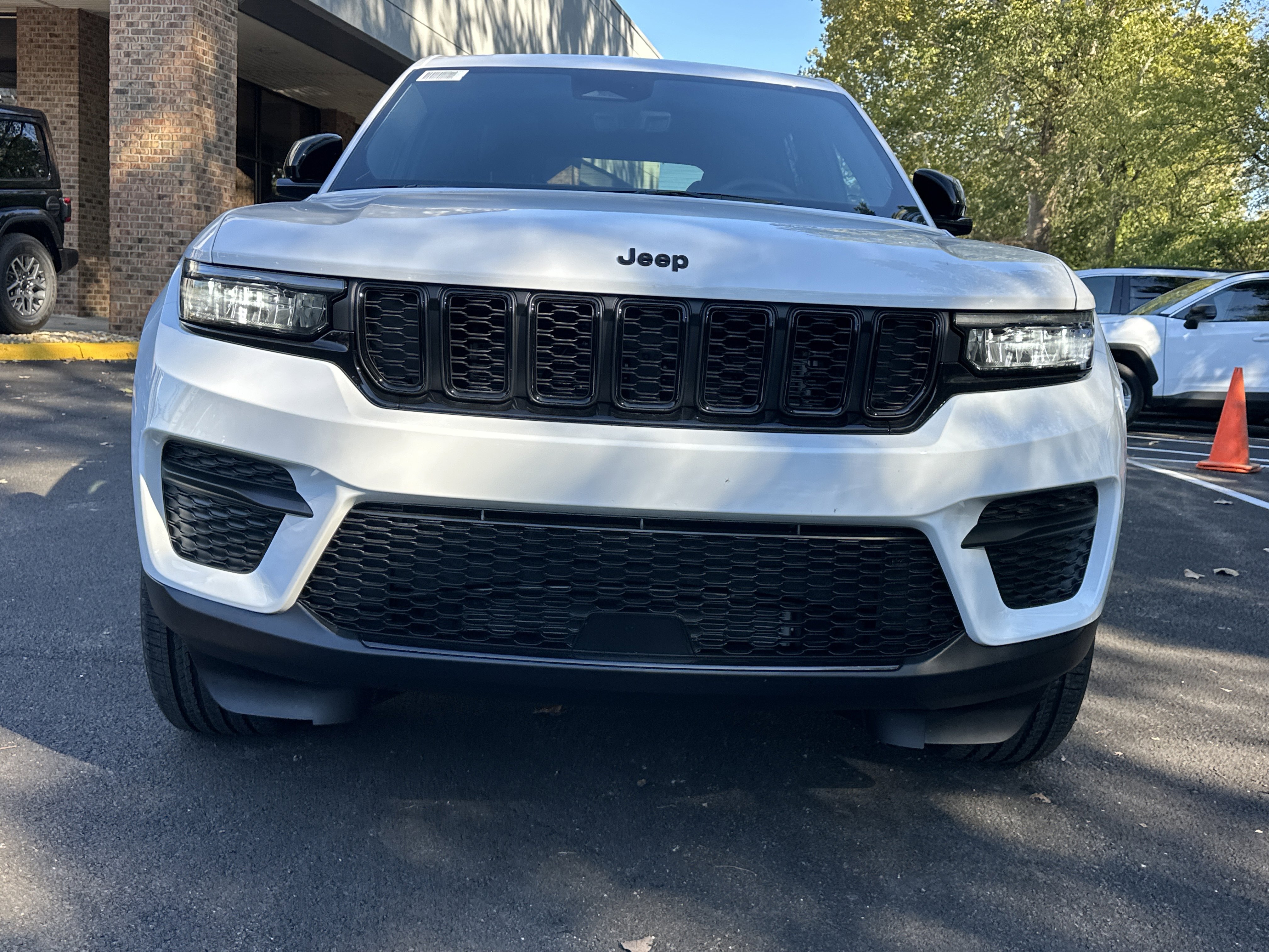 New 2025 Jeep Grand Cherokee Altitude image 22