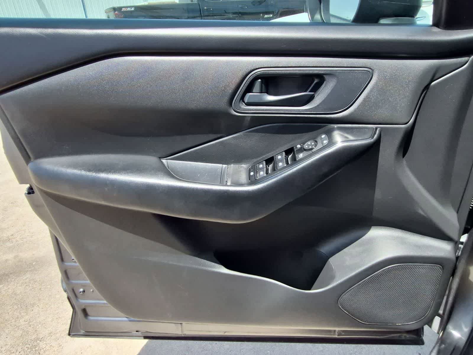 Used 2024 Nissan Rogue S FWD image 21