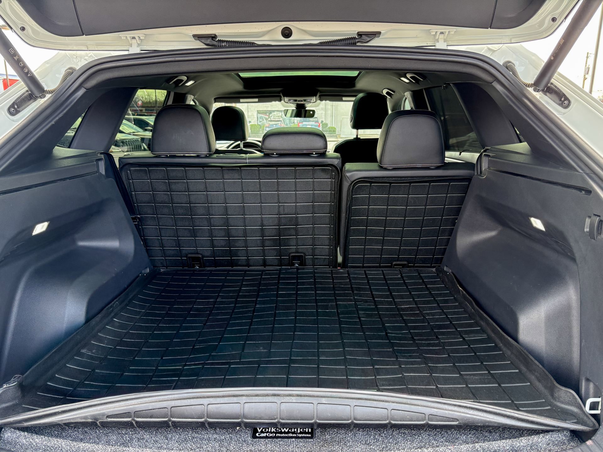 Used 2025 Volkswagen Atlas Cross Sport SE w/ Panoramic Sunroof Package image 35