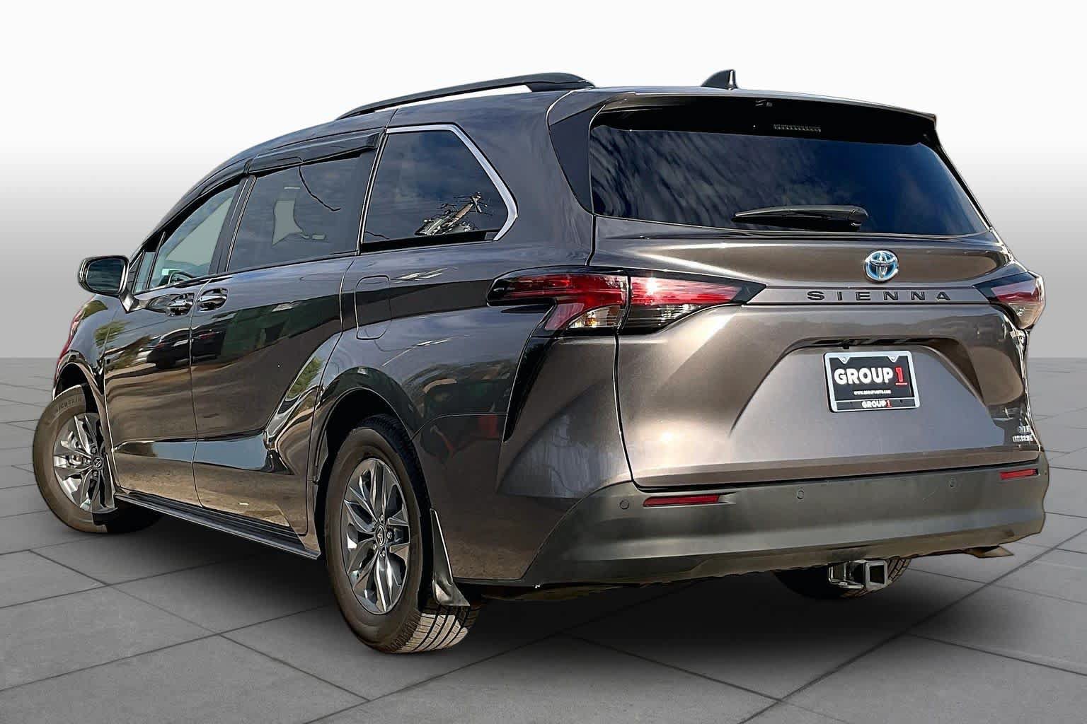 Used 2022 Toyota Sienna XLE FWD image 12