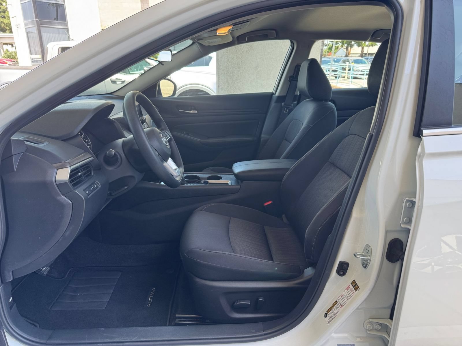 Used 2025 Nissan Altima 2.5 SV FWD image 27