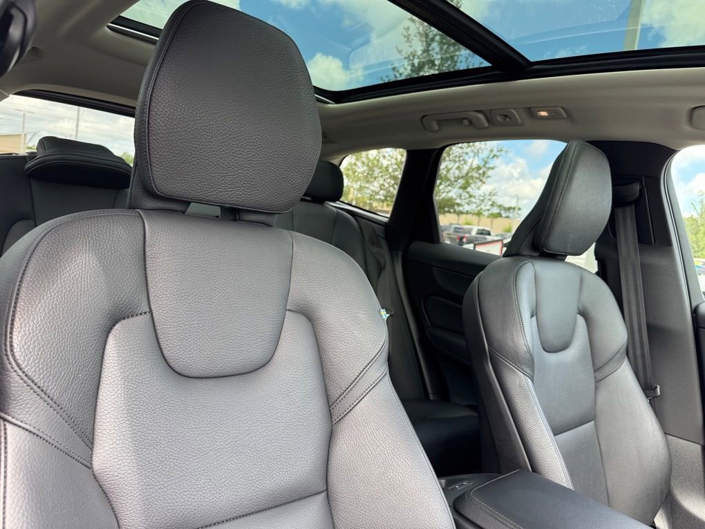 Used 2023 Volvo XC60 B5 Plus image 32