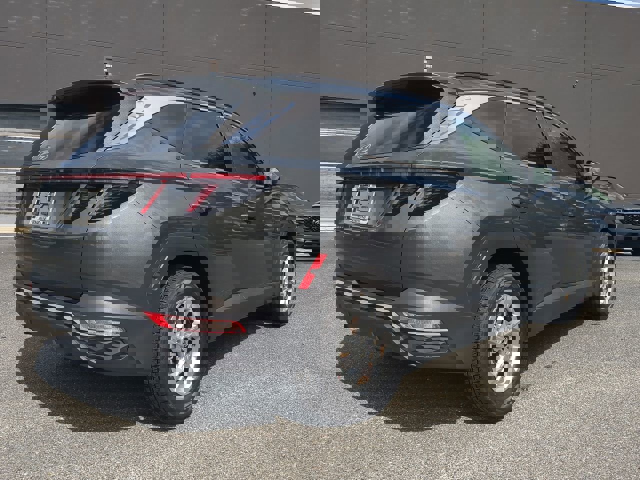 Used 2022 Hyundai Tucson SEL w/ Cargo Package image 3