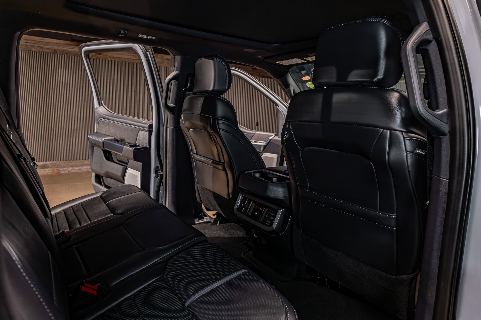 Used 2025 Ford F450 Platinum w/ FX4 Off-Road Package image 26