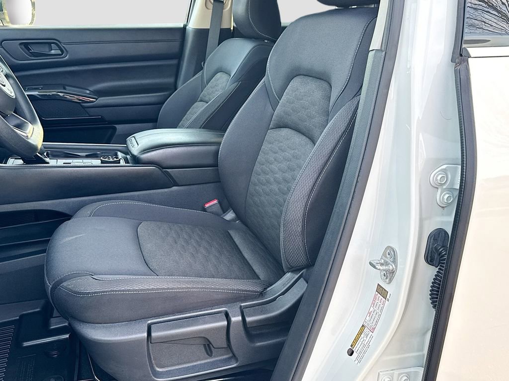 Used 2023 Nissan Pathfinder S image 19