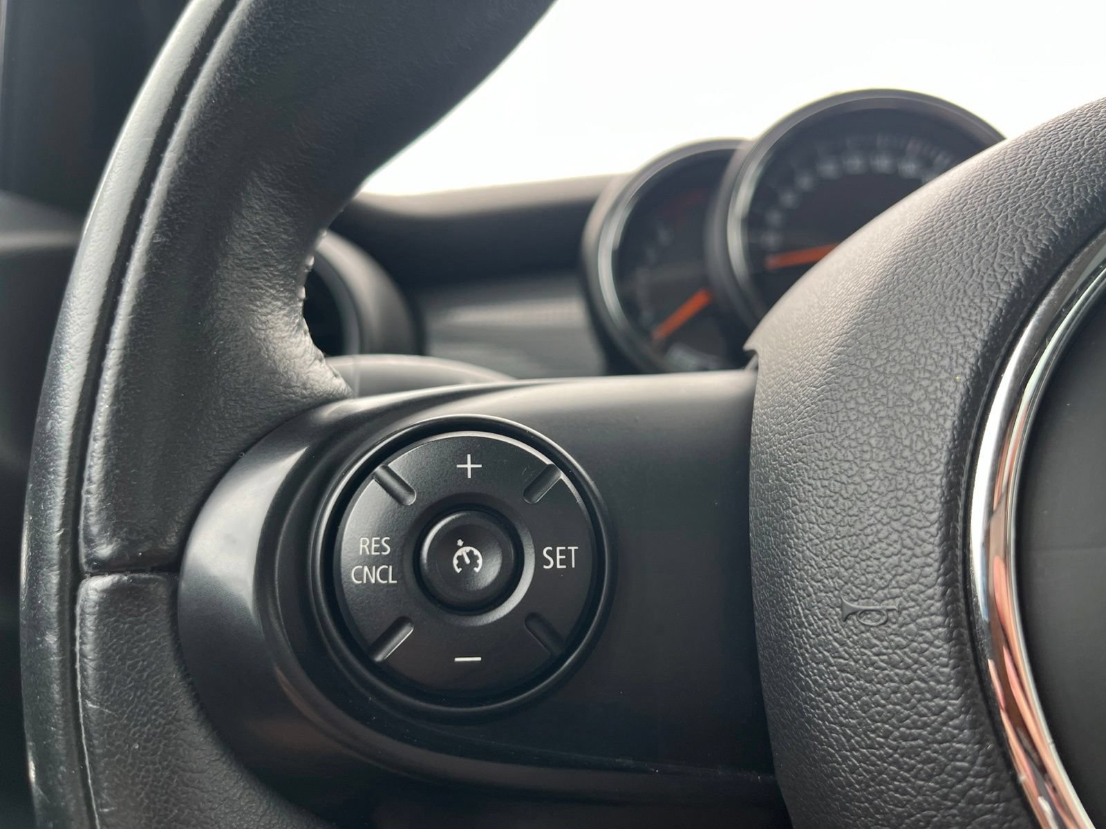 Used 2016 MINI Cooper 4-Door Hardtop FWD image 14