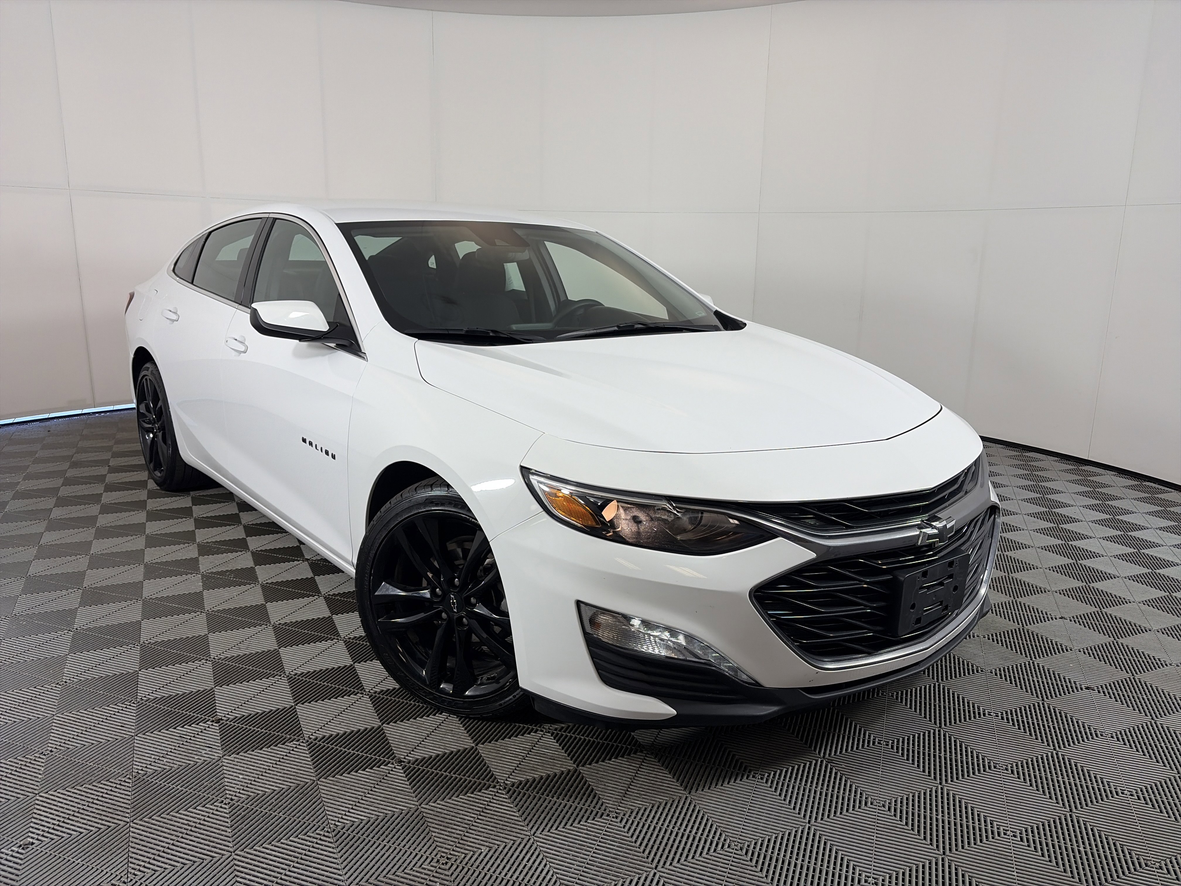 Used 2024 Chevrolet Malibu LT w/ Sport Edition FWD image 1