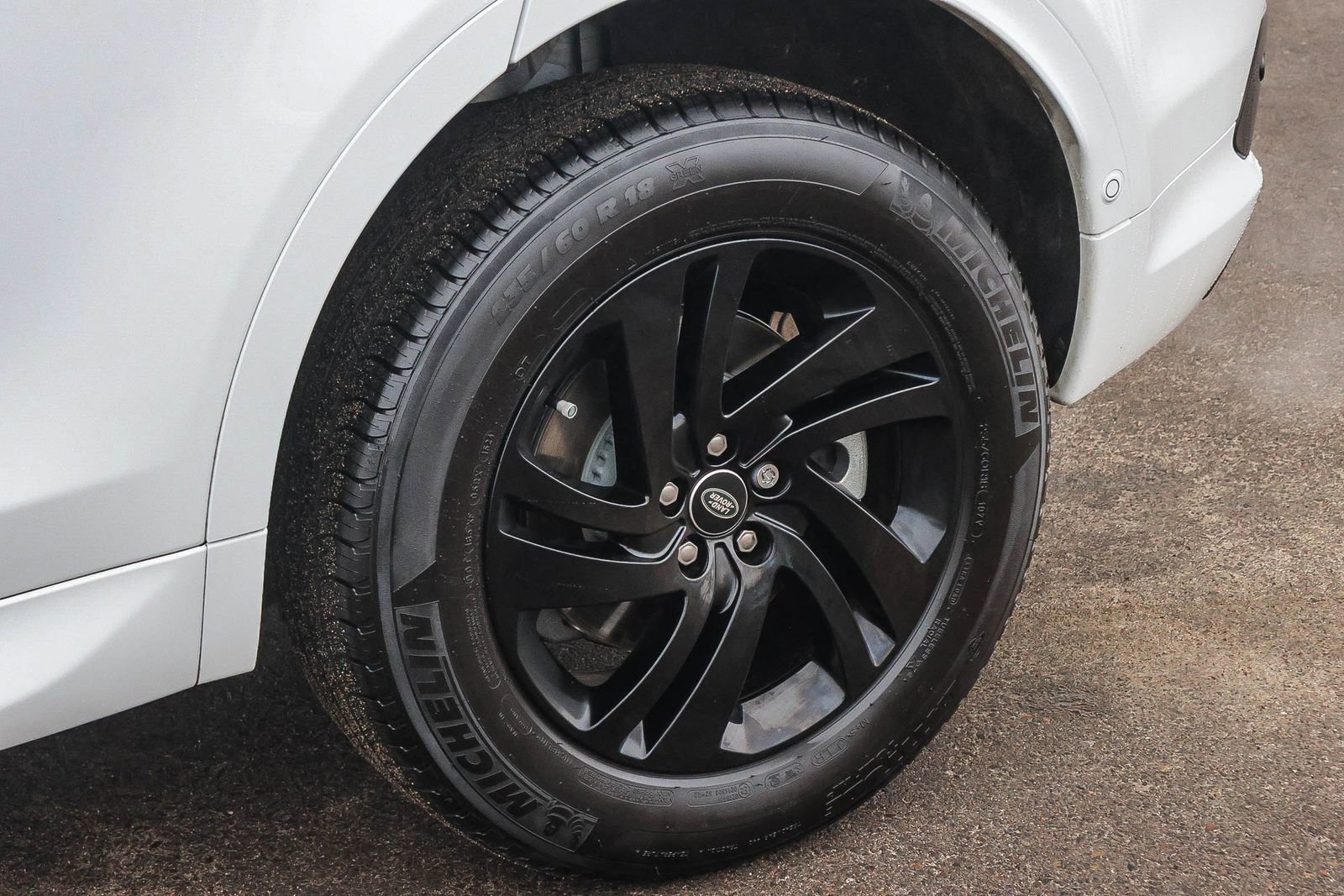 Used 2025 Land Rover Discovery Sport S image 10