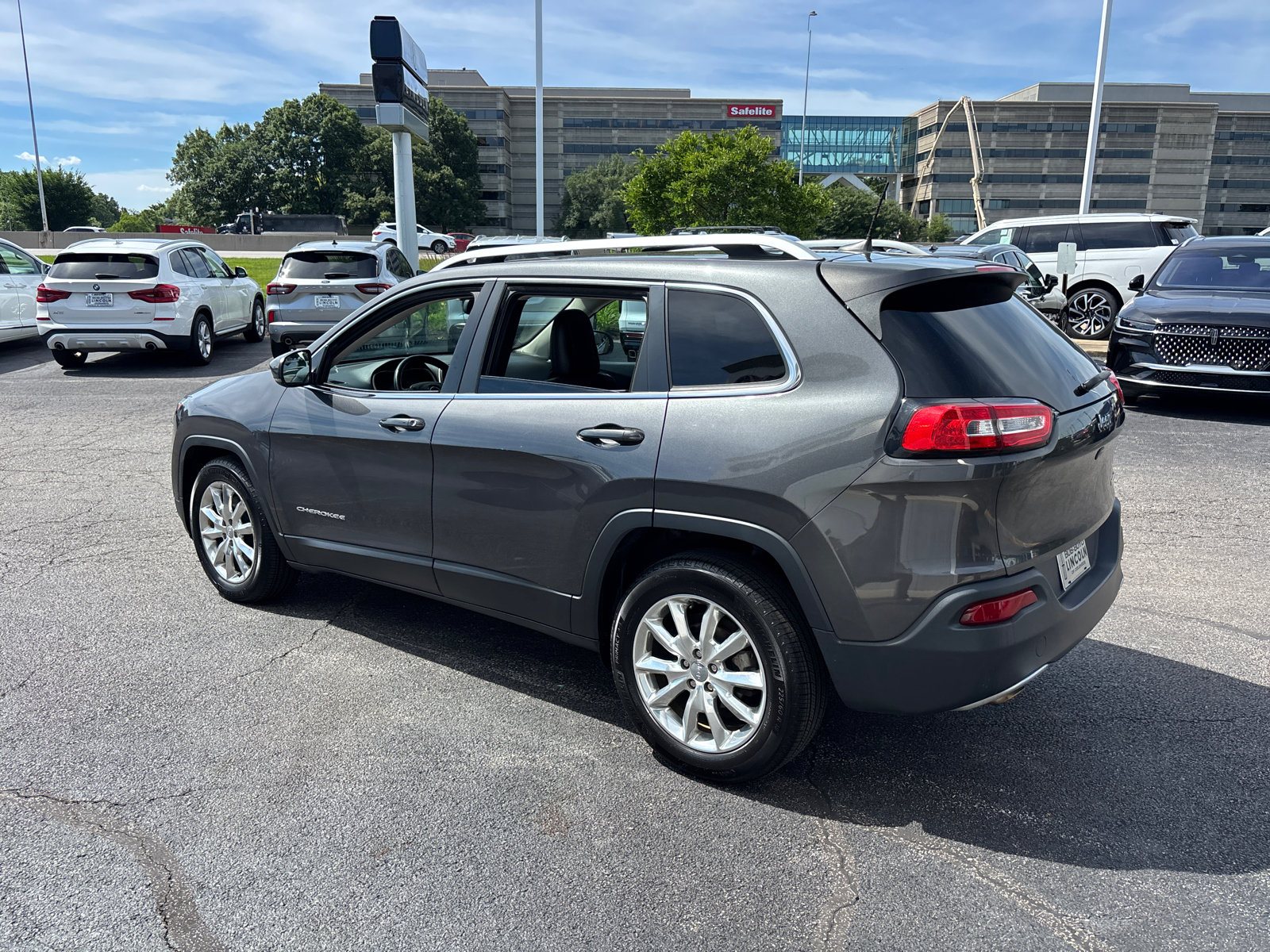 Used 2016 Jeep Cherokee Limited FWD image 5