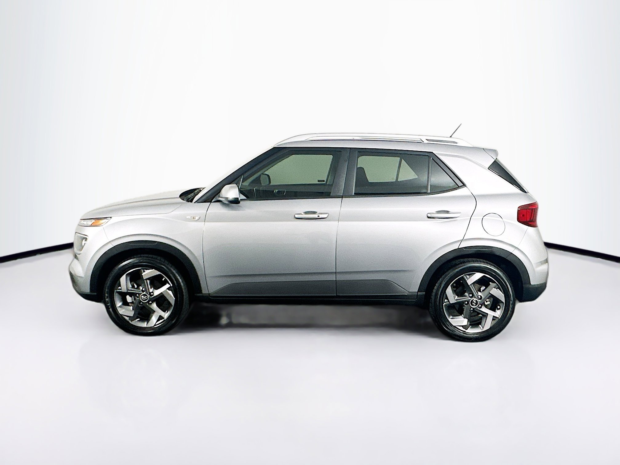 Used 2024 Hyundai Venue SEL image 4