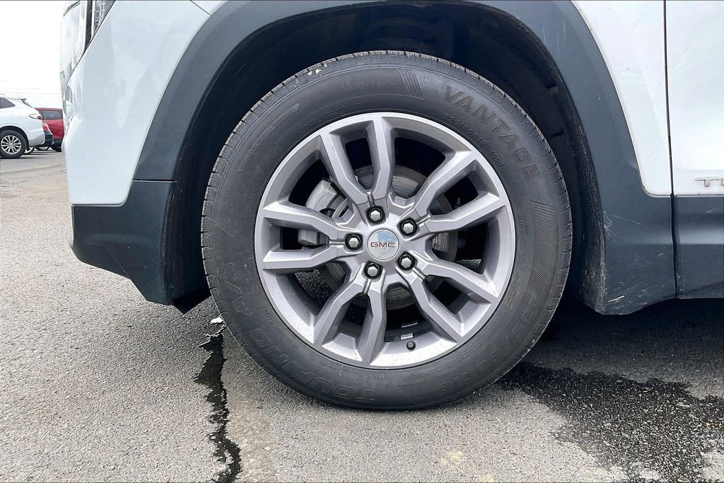 Used 2024 GMC Terrain SLT image 2