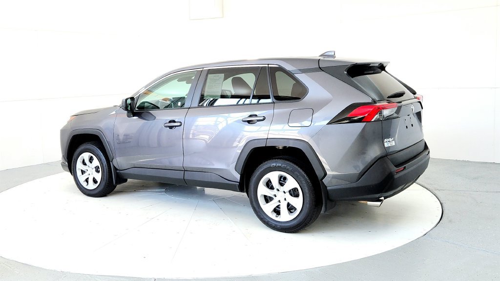 Used 2023 Toyota RAV4 LE AWD/4WD image 4