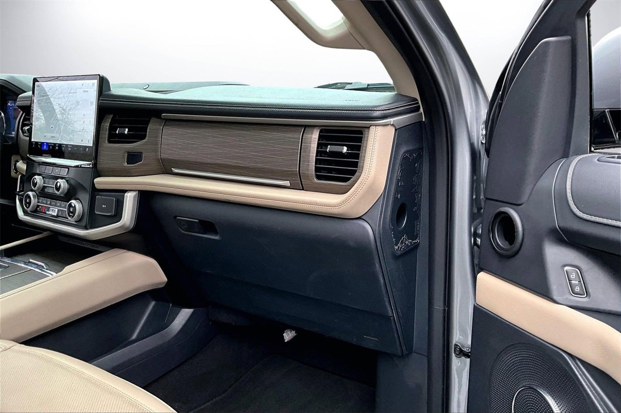 Used 2024 Ford Expedition Limited image 21