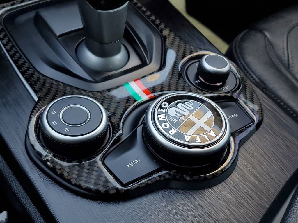 Used 2018 Alfa Romeo Stelvio AWD image 34