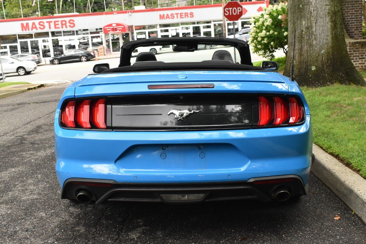 Used 2022 Ford Mustang Premium RWD image 7