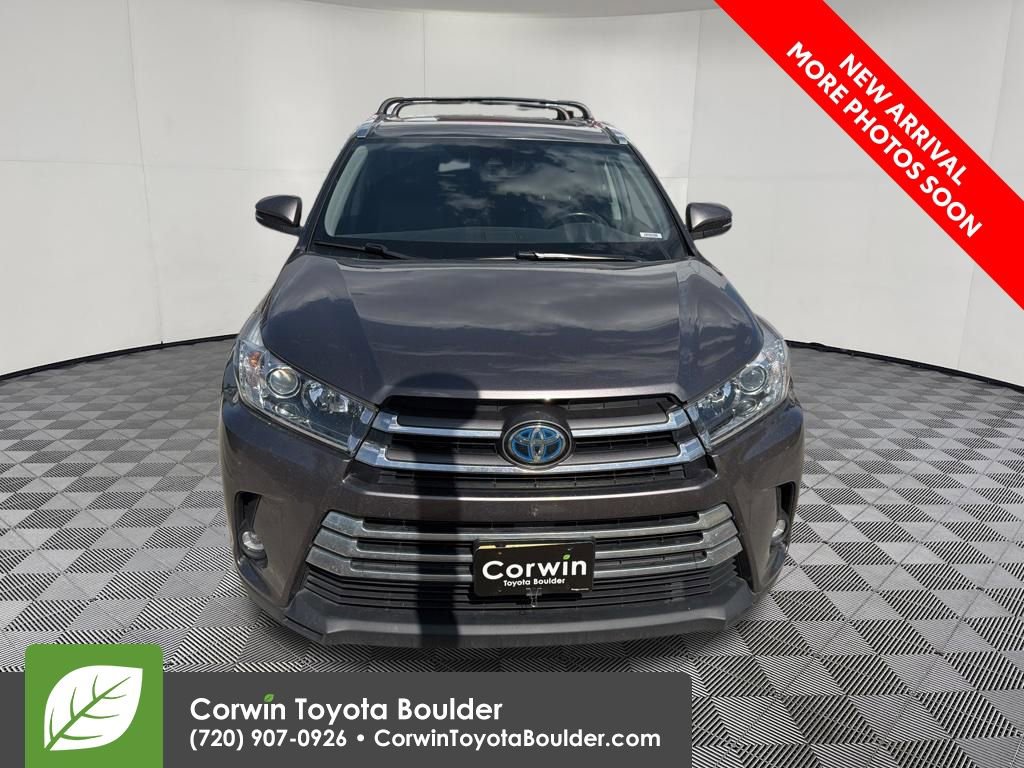 Used 2019 Toyota Highlander Limited AWD/4WD image 2