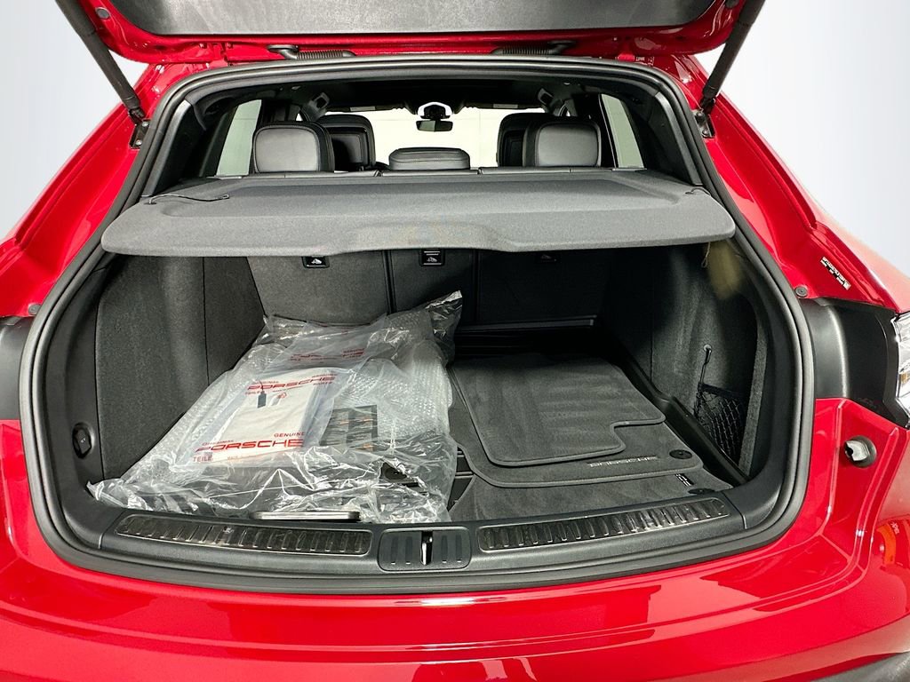 Certified 2025 Porsche Macan image 28