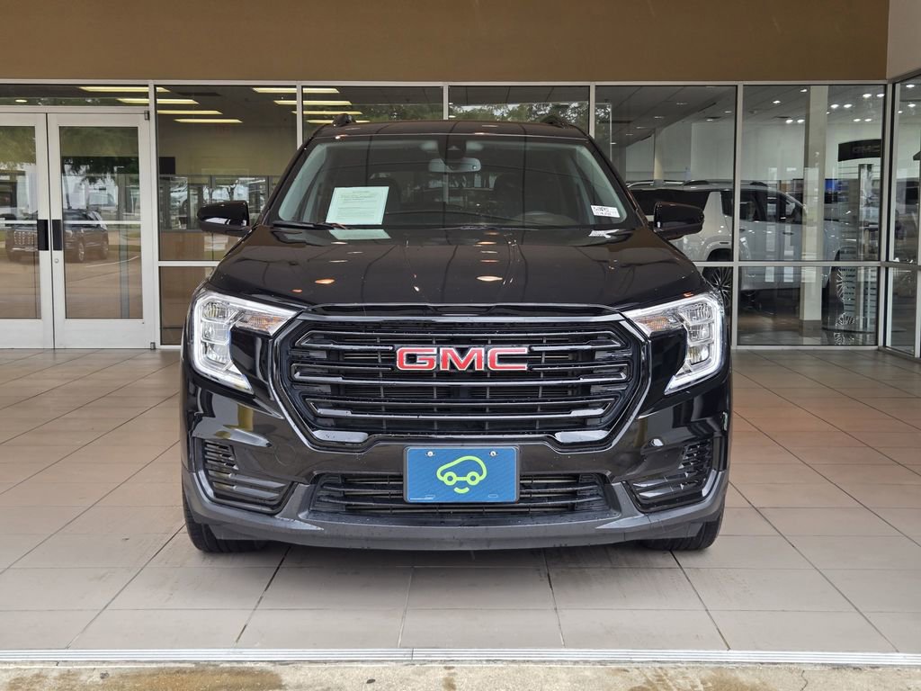Used 2023 GMC Terrain SLE w/ Driver Convenience Package FWD image 2