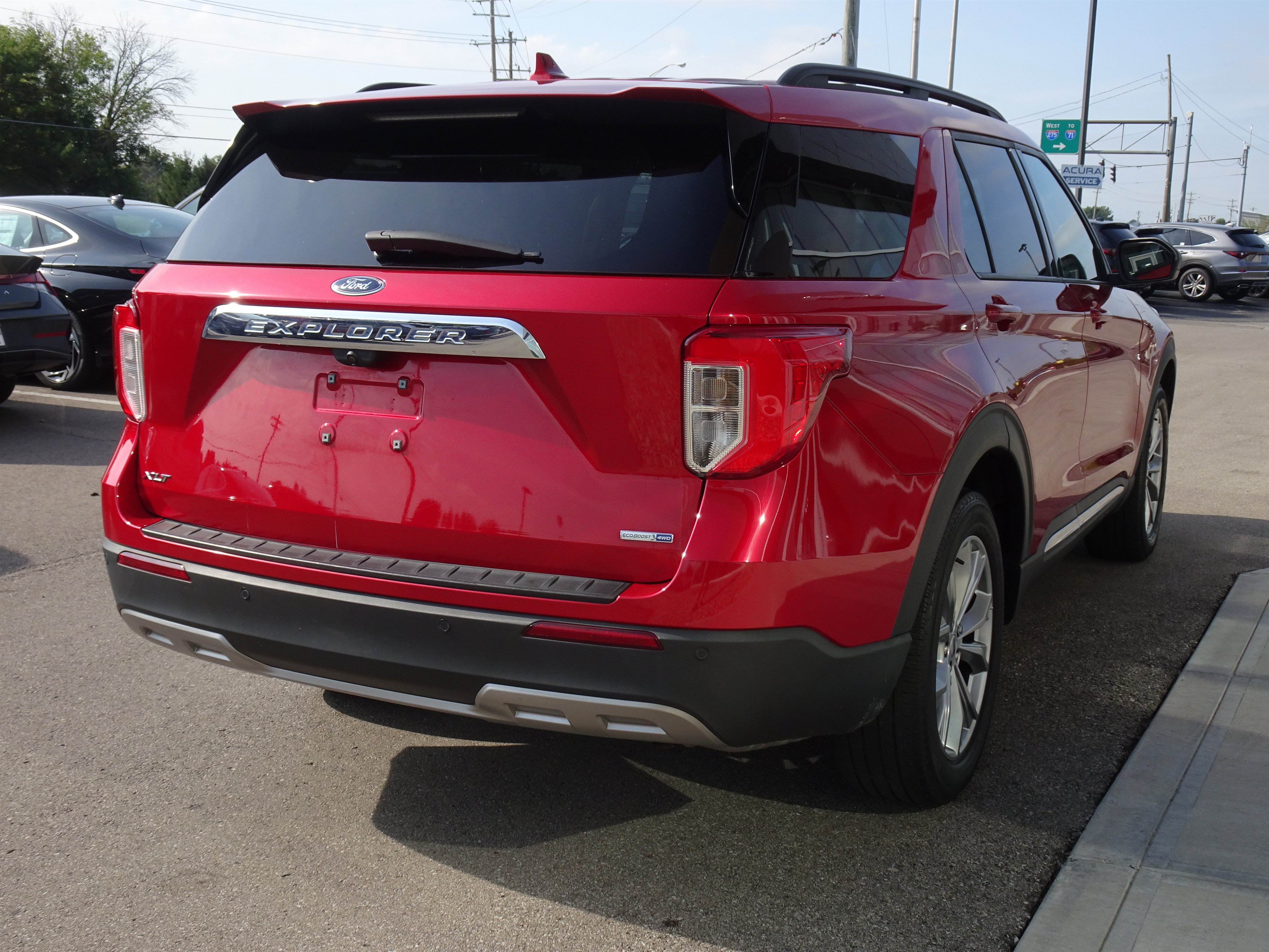 Used 2020 Ford Explorer XLT w/ Equipment Group 202A AWD/4WD image 5