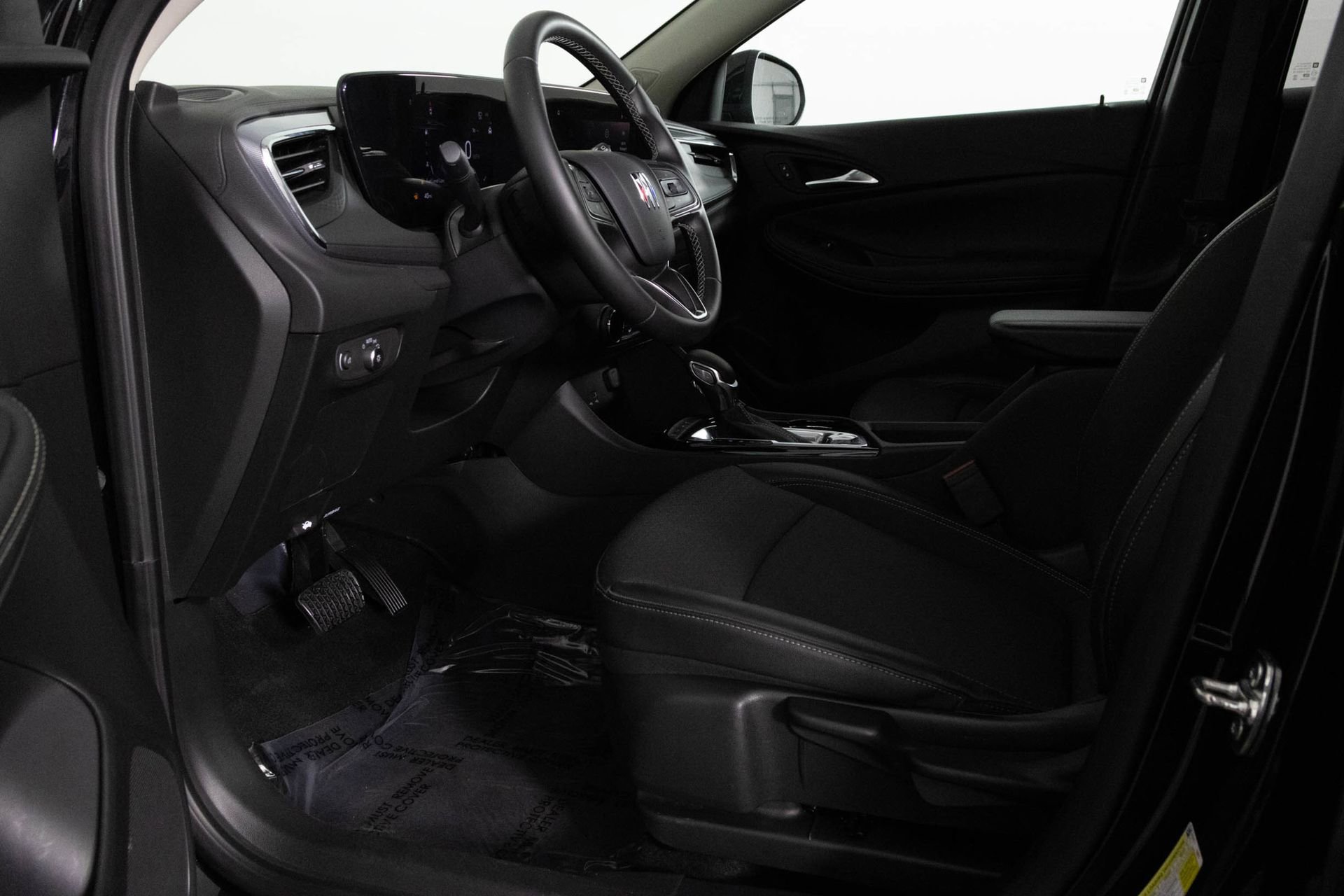 Certified 2025 Buick Encore GX Preferred AWD/4WD image 19