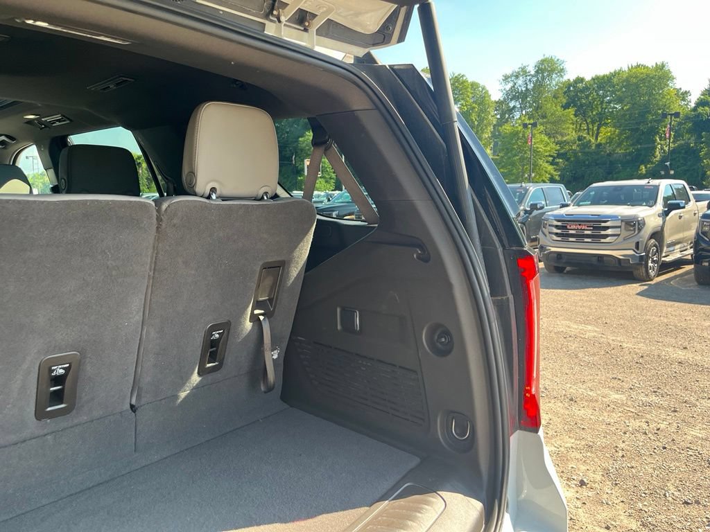 Used 2023 GMC Yukon SLT AWD/4WD image 12