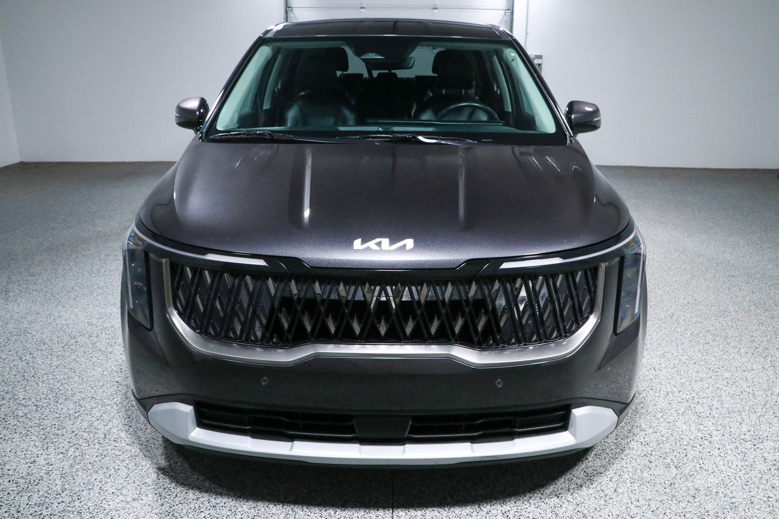 Used 2025 Kia Carnival FWD image 4