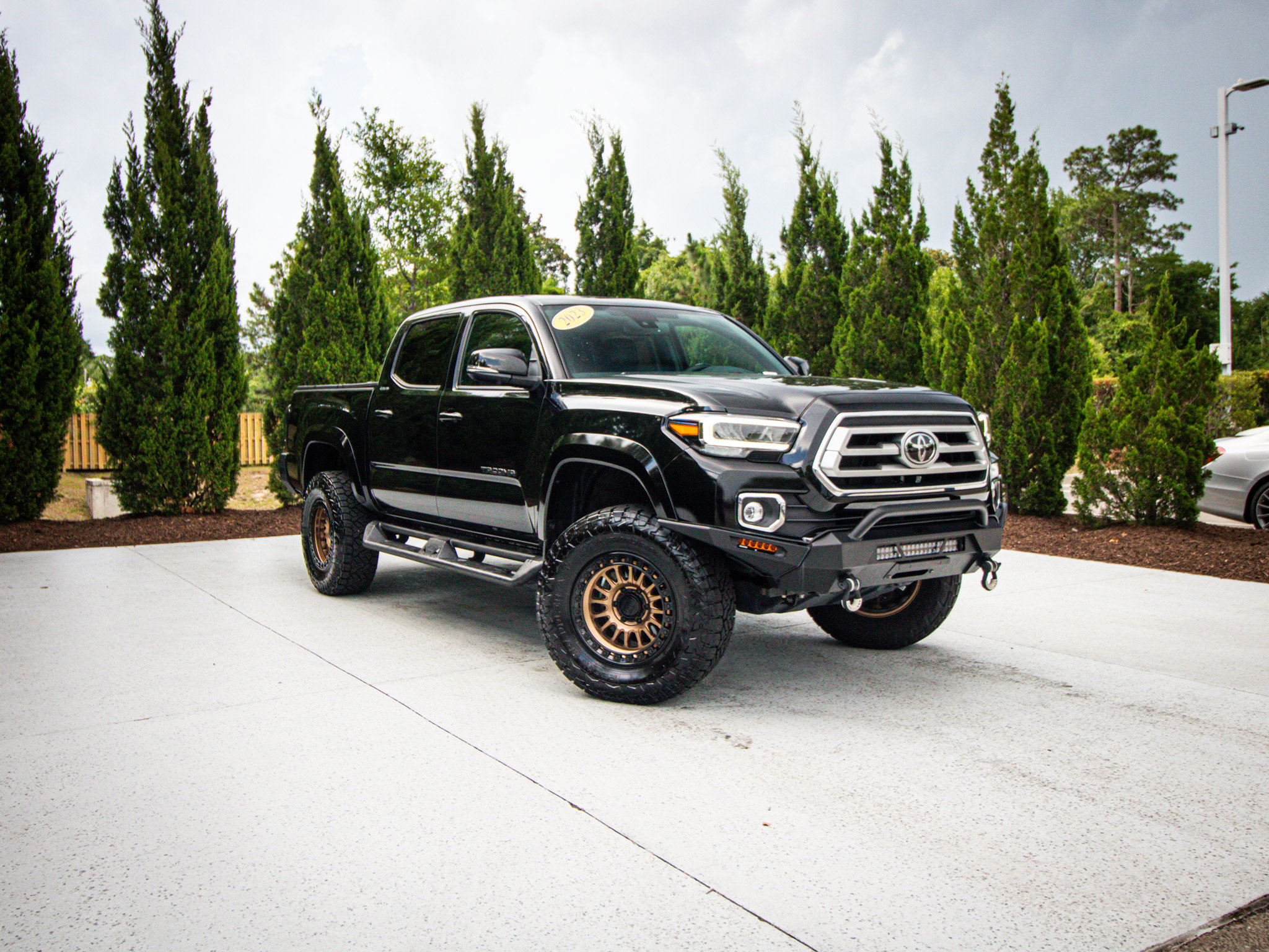 Used 2023 Toyota Tacoma Limited AWD/4WD image 2