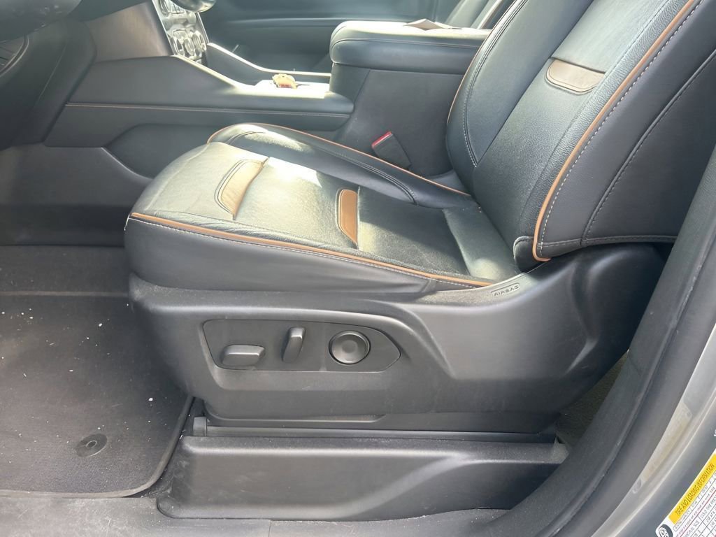 Used 2022 GMC Yukon XL AT4 AWD/4WD image 23