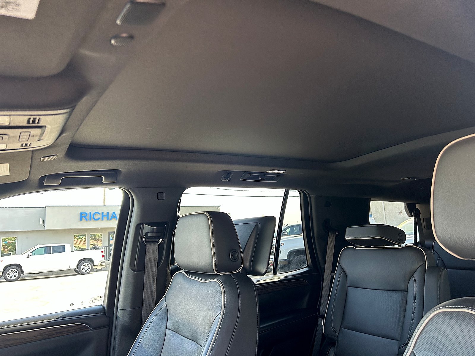 Used 2021 Chevrolet Tahoe Premier w/ Premium Package RWD image 12