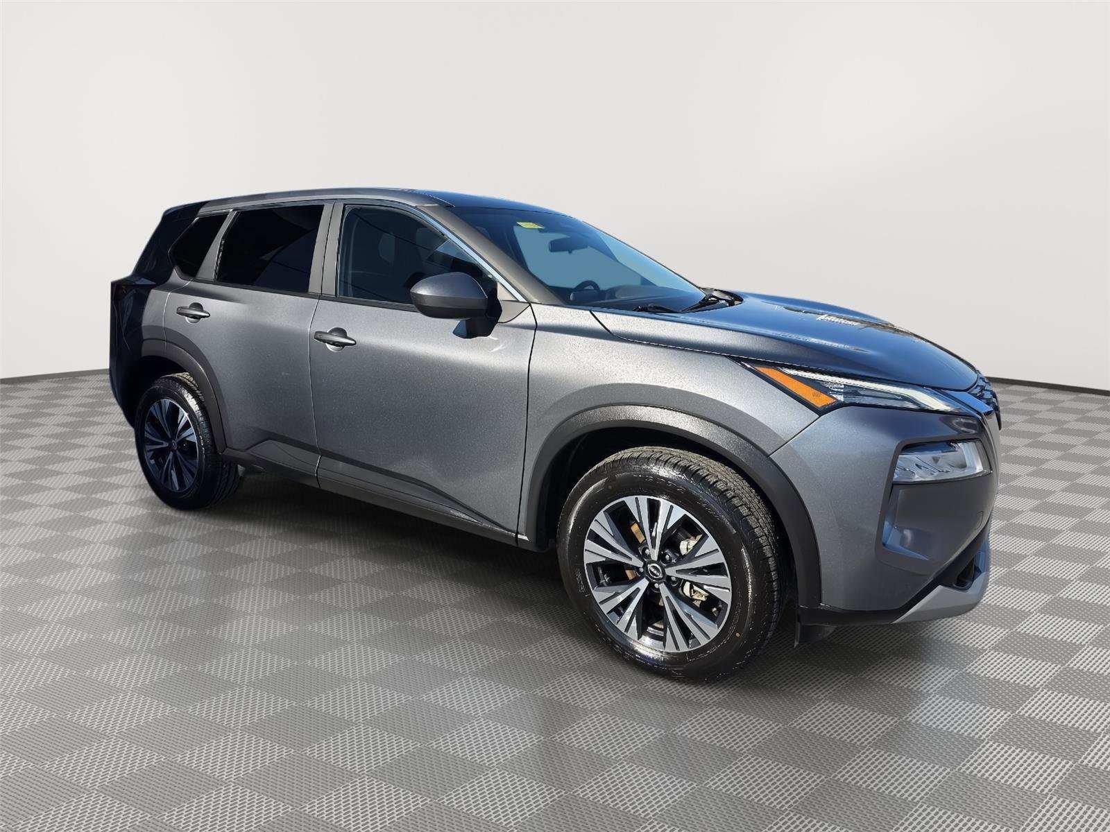 Used 2023 Nissan Rogue SV image 3