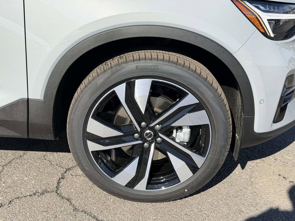 New 2026 Volvo XC40 B5 Ultra w/ Protection Package Premier image 24