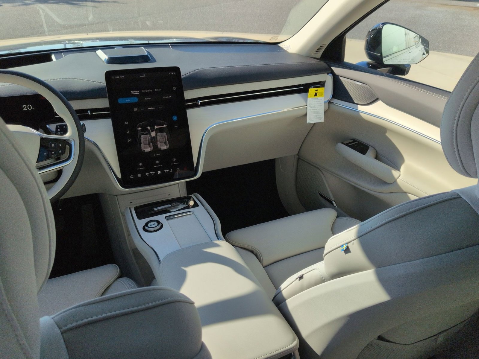 New 2025 Volvo EX90 Plus w/ Protection Package Premier image 23