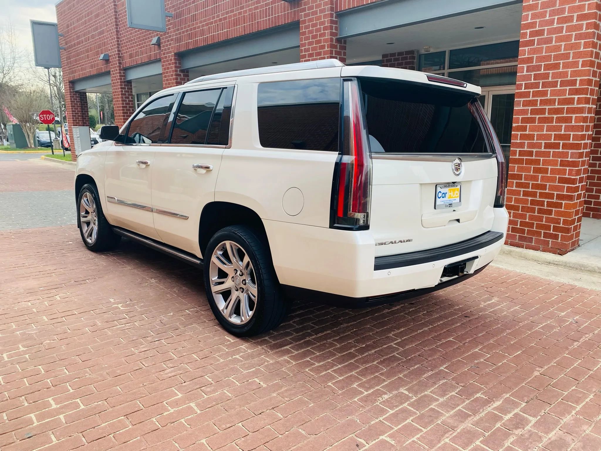 Used 2015 Cadillac Escalade Premium image 4