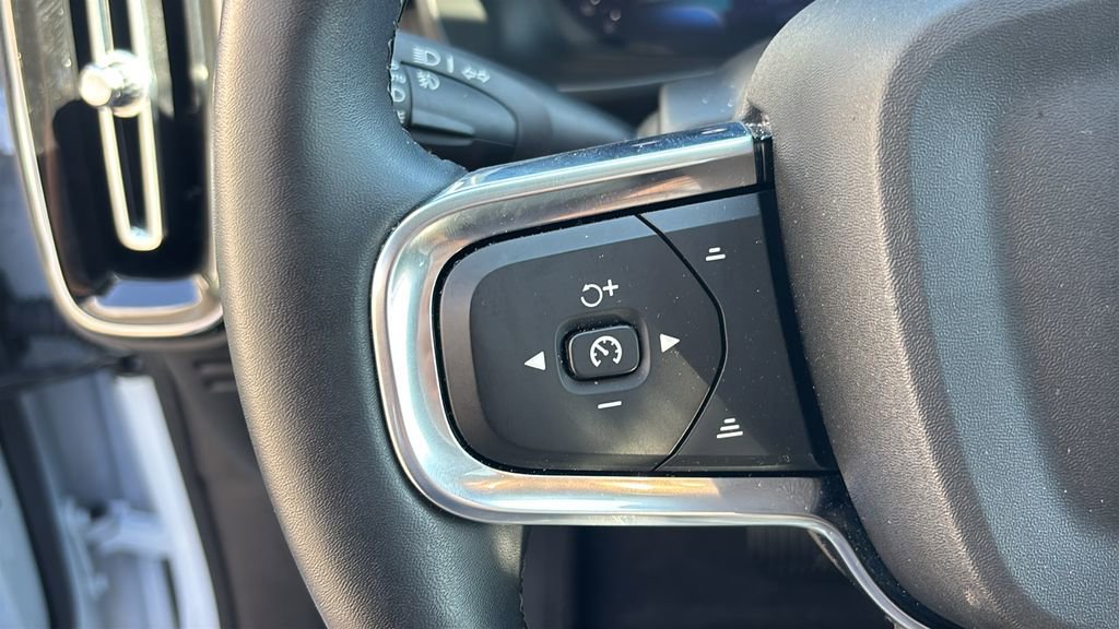 Certified 2026 Volvo XC40 B5 Plus AWD/4WD image 16