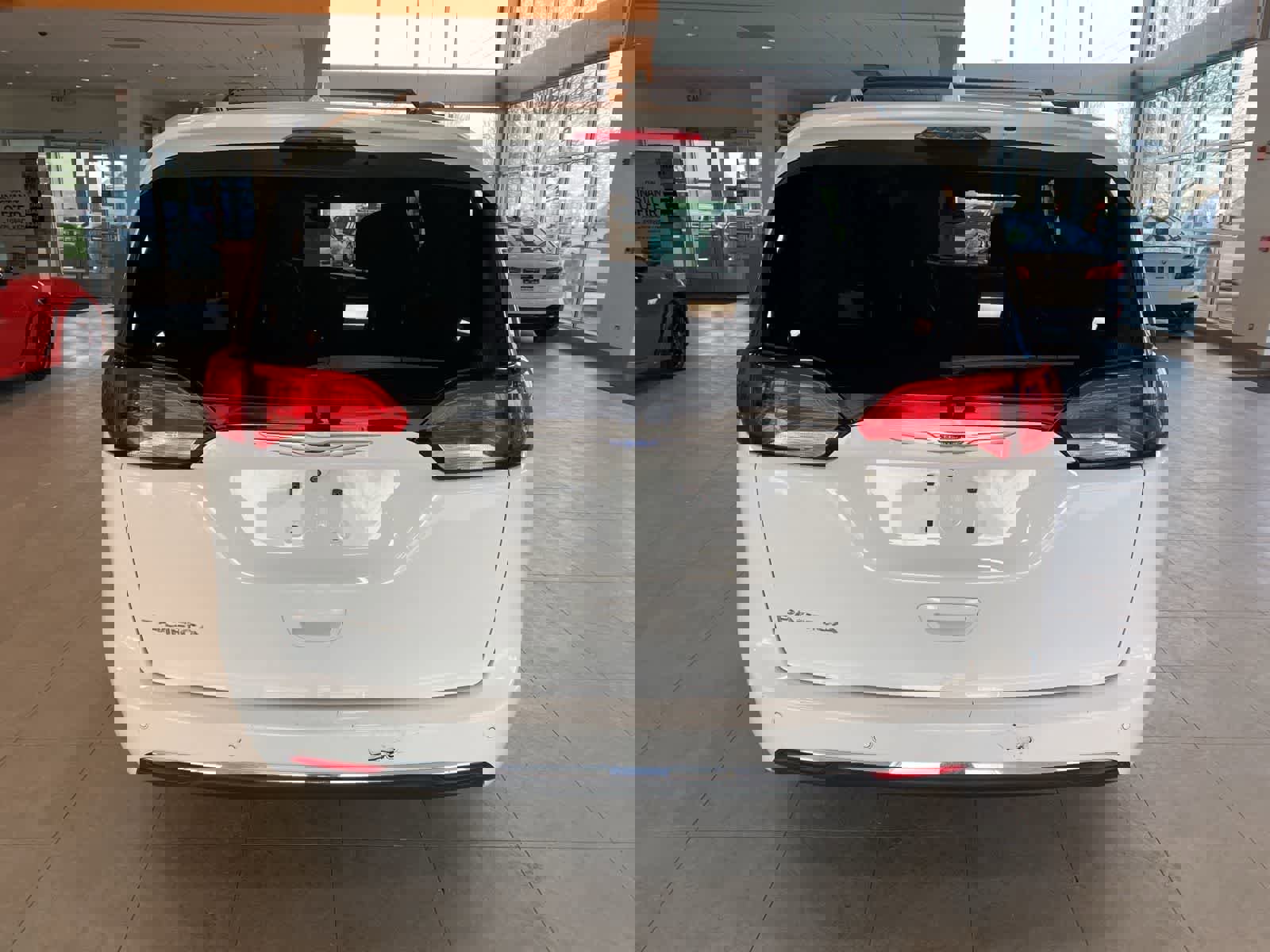 Used 2018 Chrysler Pacifica Touring Plus image 4