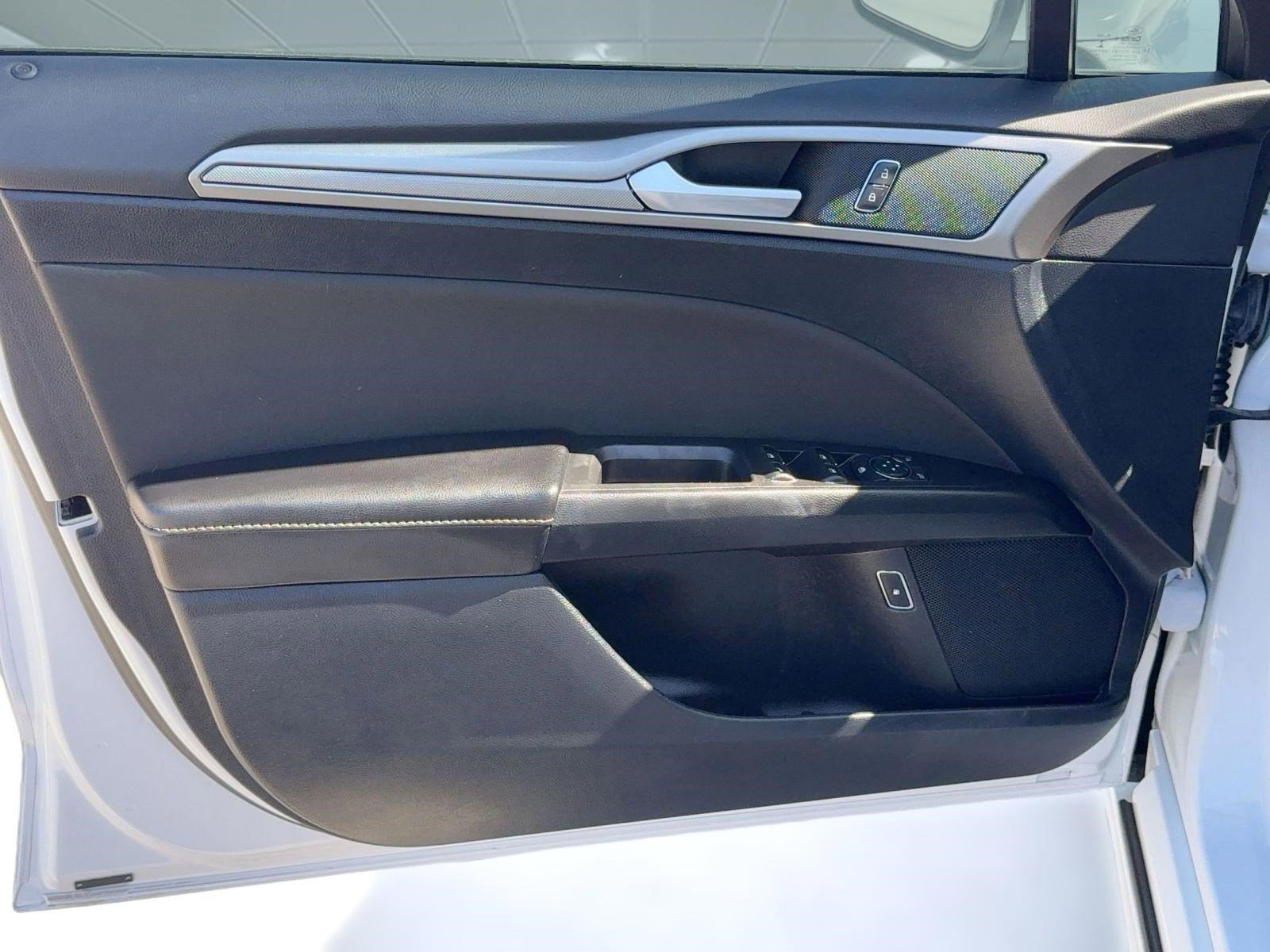 Used 2020 Ford Fusion SE image 13