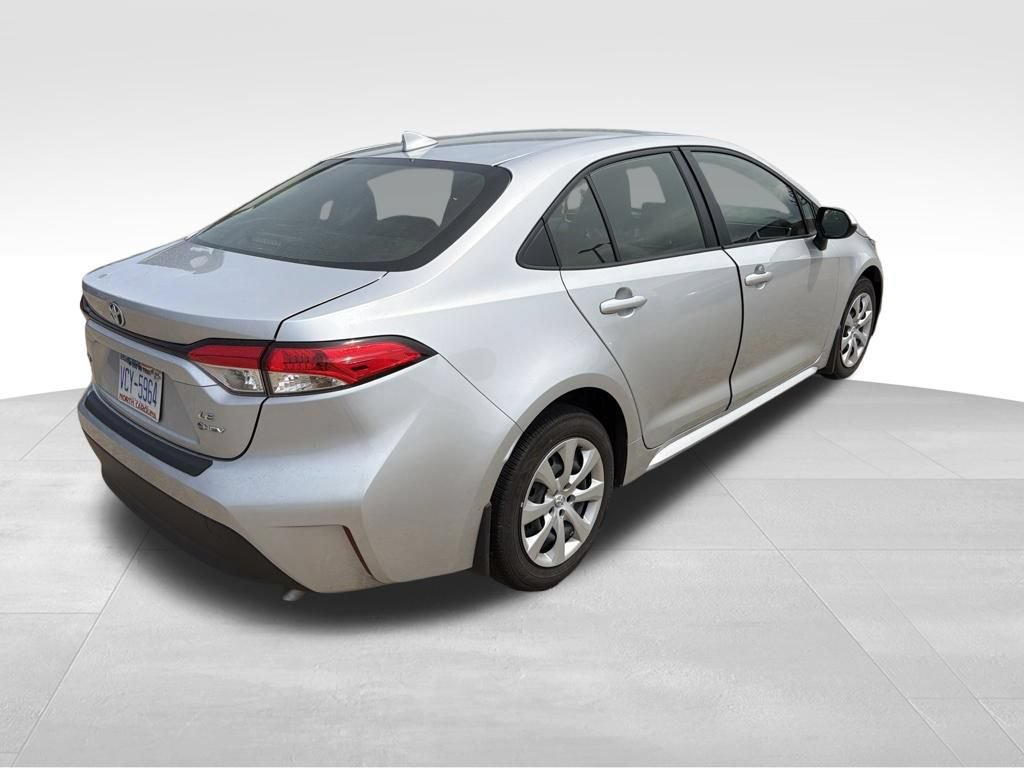 Used 2025 Toyota Corolla LE FWD image 4
