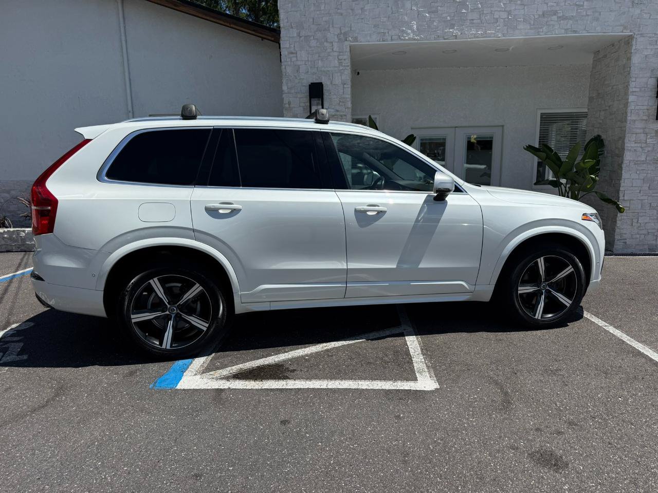 Used 2016 Volvo XC90 T6 R-Design w/ Protection Package Plus AWD/4WD image 15