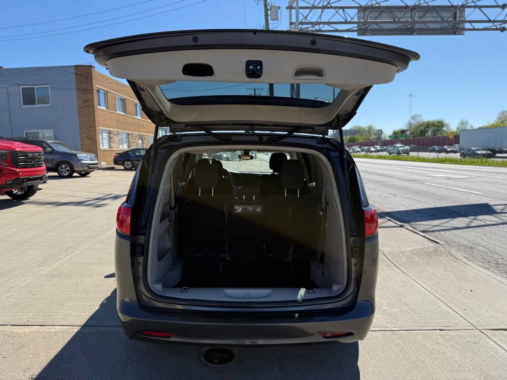 Used 2017 Chrysler Pacifica Touring FWD image 11