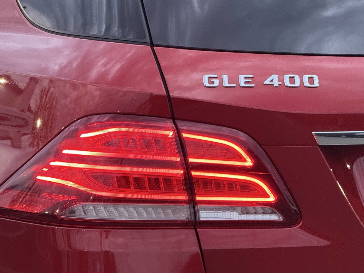 Used 2016 Mercedes-Benz GLE 400 4MATIC w/ Parking Assist Package image 32