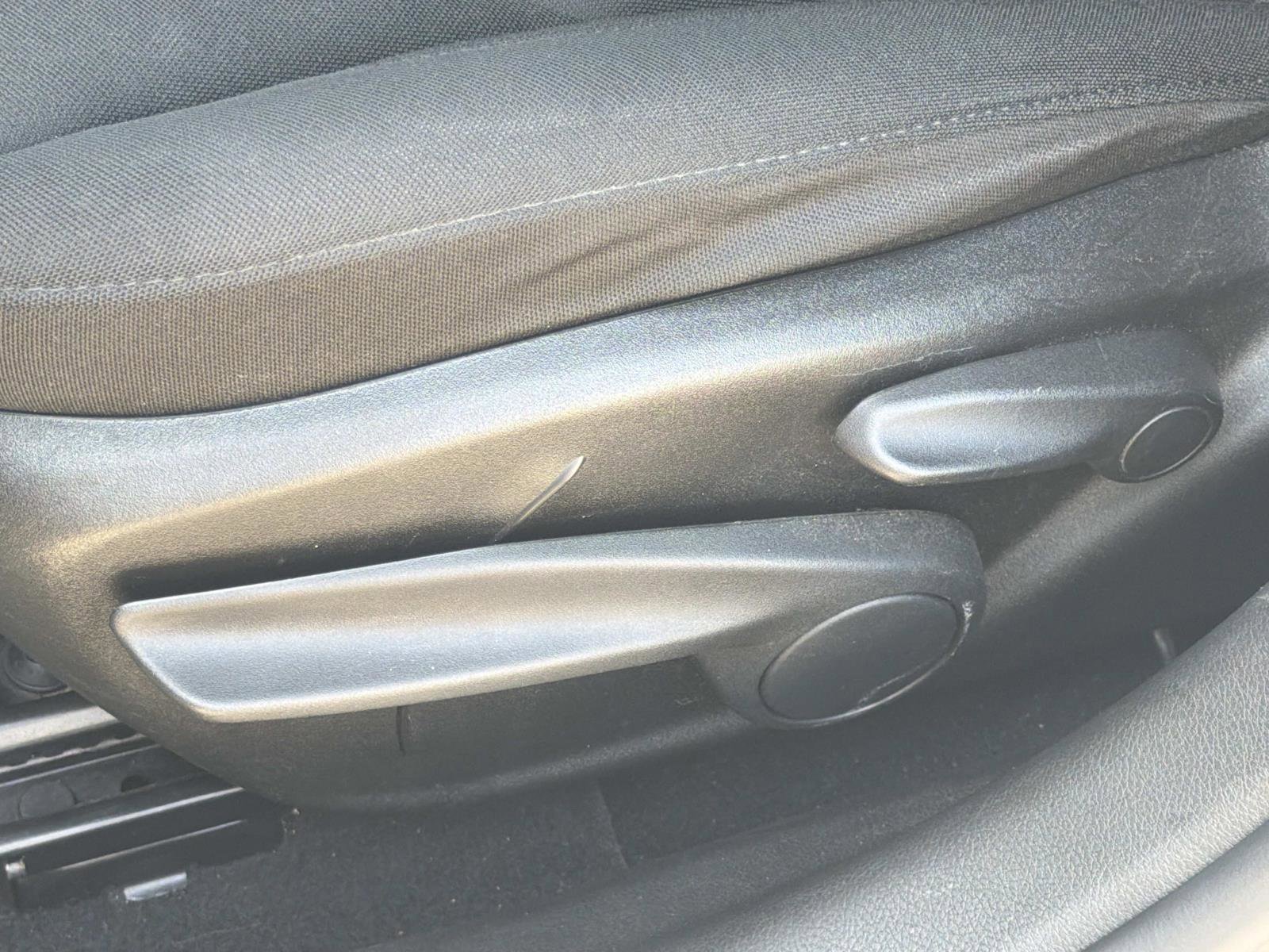 Used 2021 Jeep Renegade Latitude FWD image 19